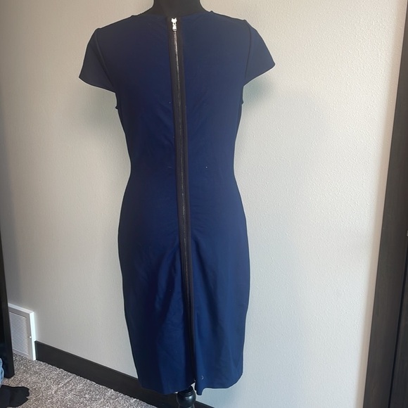 Kenneth Cole navy blue zipper back dress with cap sleeve - Picture 3 of 7